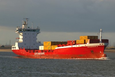 CONTAINERSHIPS V 120109a.JPG