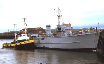 HMS WALKERTON-TOWING WIZARD 201290a.jpg