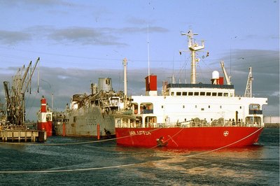 DAN LIFTER-SIR TRISTRAM 140683a.jpg