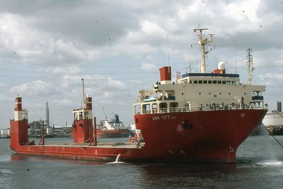 DAN LIFTER 140683a.jpg