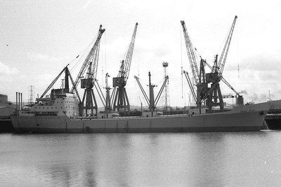crossriver290675.jpg
