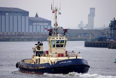 SVITZER LACEBY 071014g.JPG