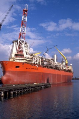 NORTH SEA PRODUCER 250996a.jpg
