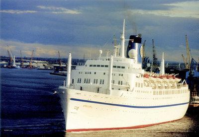 APOLLOM 28 June 1998 Leaving the Tyne (7).jpg