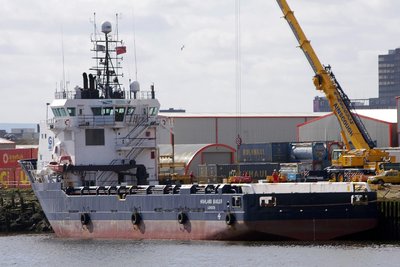 HIGHLAND BUGLER 030511a.JPG