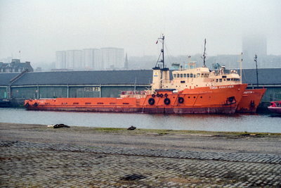Toisa Panther & Toisa Puffin, Dundee, 31 July 1994_1.jpg