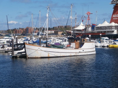 aed grimsby boat.JPG