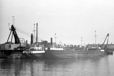 tyne bay + thames bay 250574.jpg