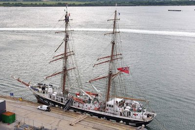 STAVROS S NIARCHOS 040611b_1.JPG