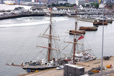 STAVROS S NIARCHOS 040611c.JPG